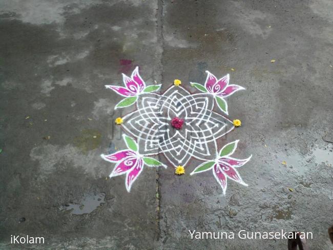 Rangoli: flower kolam