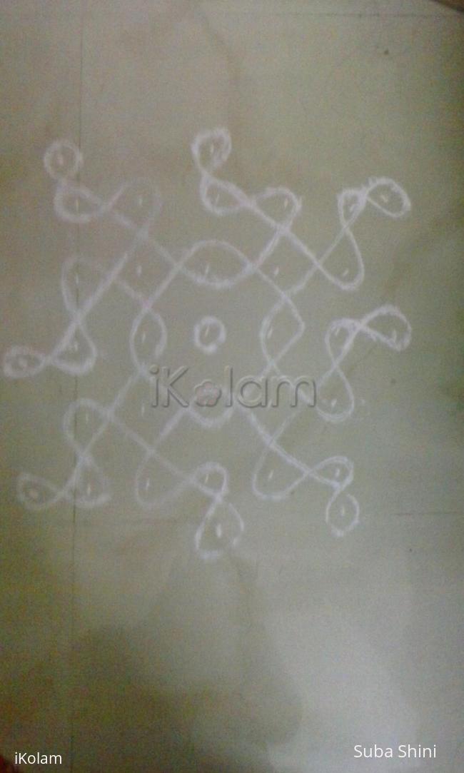 Rangoli: beginner kolam.