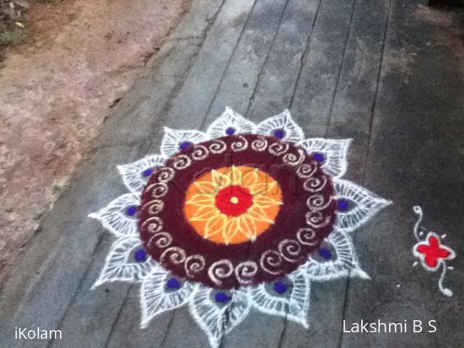 Rangoli: traditional rangoli