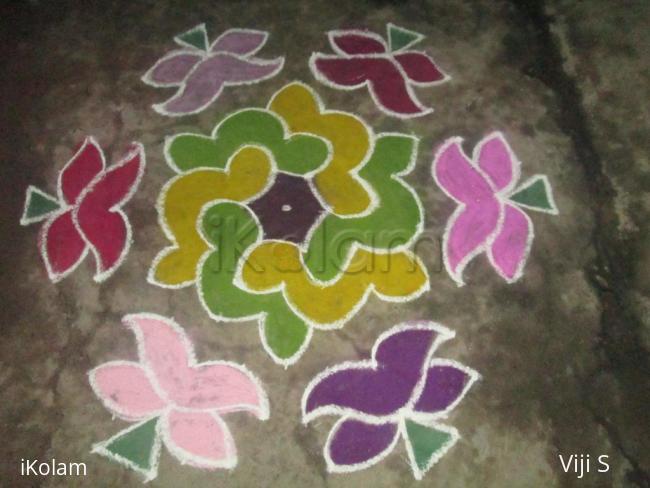 Rangoli: flower kolam