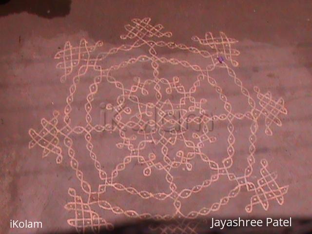 Rangoli: Round kolam