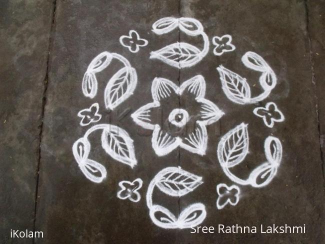 Rangoli: simple flower kolam