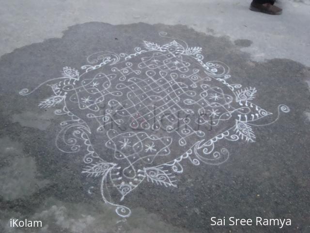 Rangoli: Navaratri kolam - 1