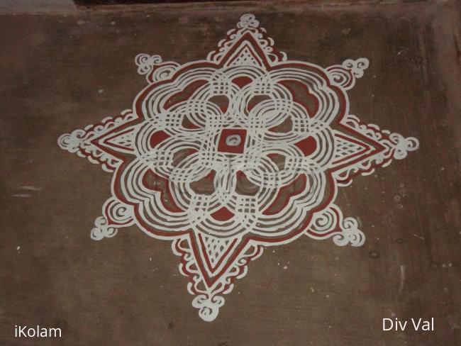 Rangoli: Padi Kolam