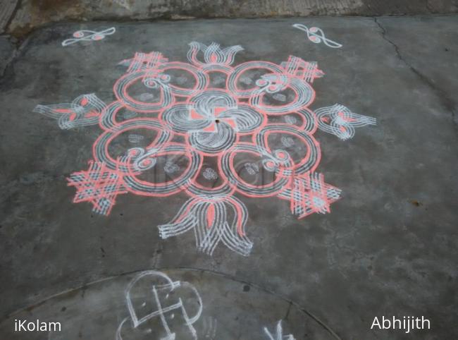 Rangoli: Swastik Rangoli