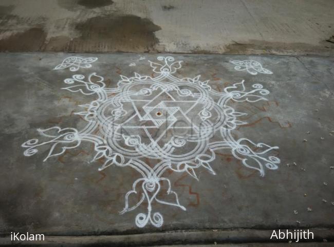 Rangoli: Sangu with butterflies 