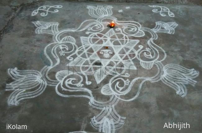 Rangoli: Peacocks form a sangu