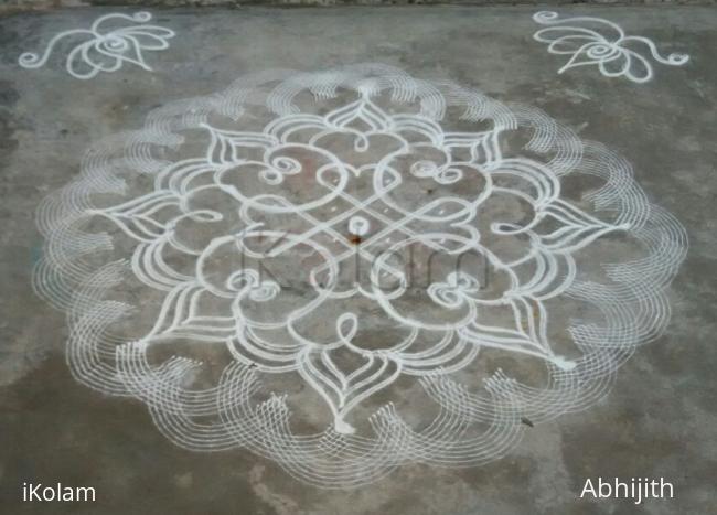 Rangoli: Simple rangoli in a Chikku 