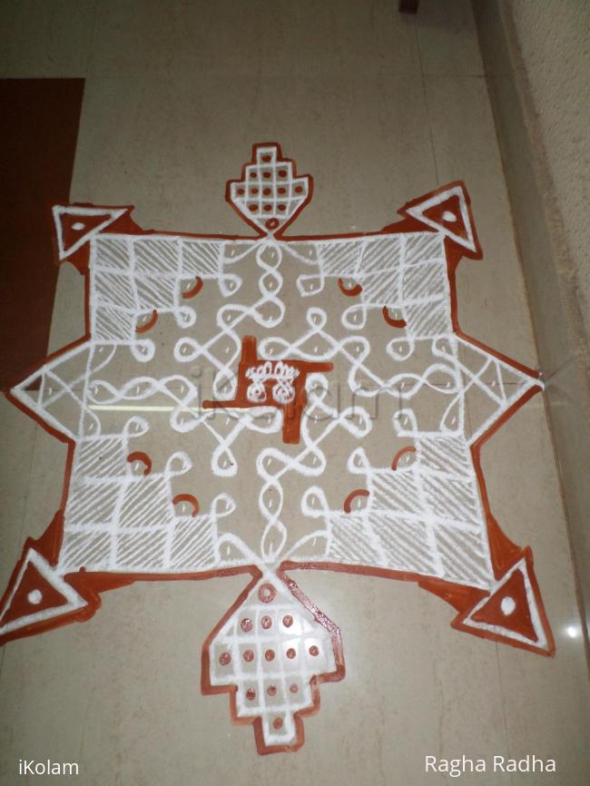 Rangoli: CHIKKU COMBINED WITH PADI KOLAM