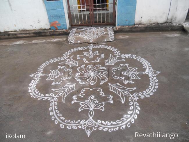 Rangoli:  Flower like flower kolam. Kolam in white.