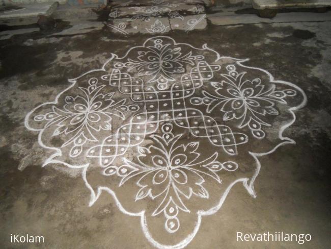 Rangoli: Chikku kolam with flower combined. Kolam in white.