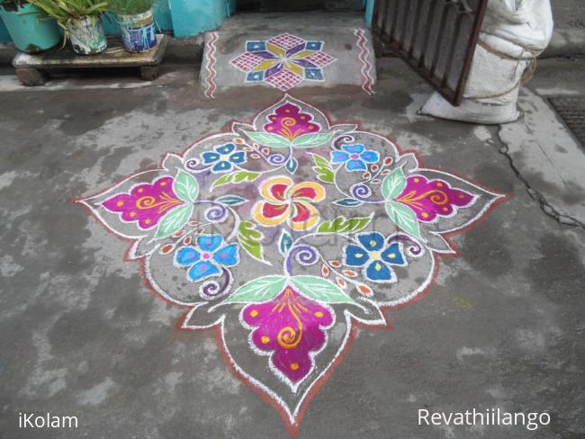 Rangoli: Markazhi kolam. Flowers with leaves kolam.