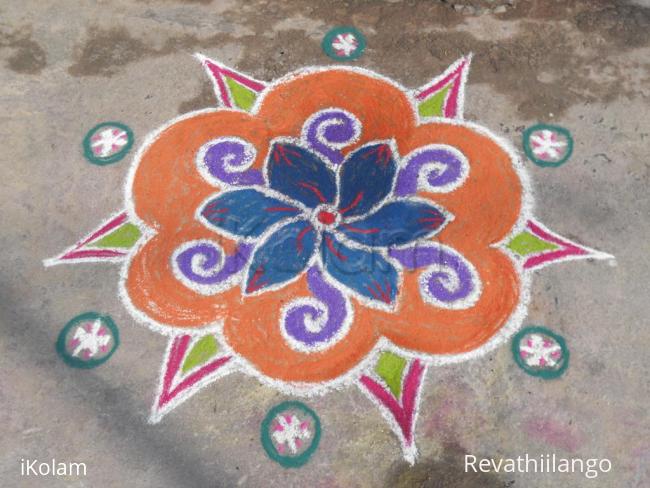 Rangoli: A simple colour kolam.