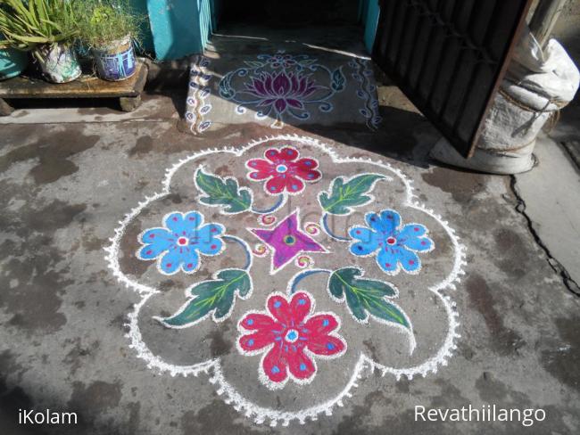 Rangoli: Flowers & leaves. Markazhi Kolam.