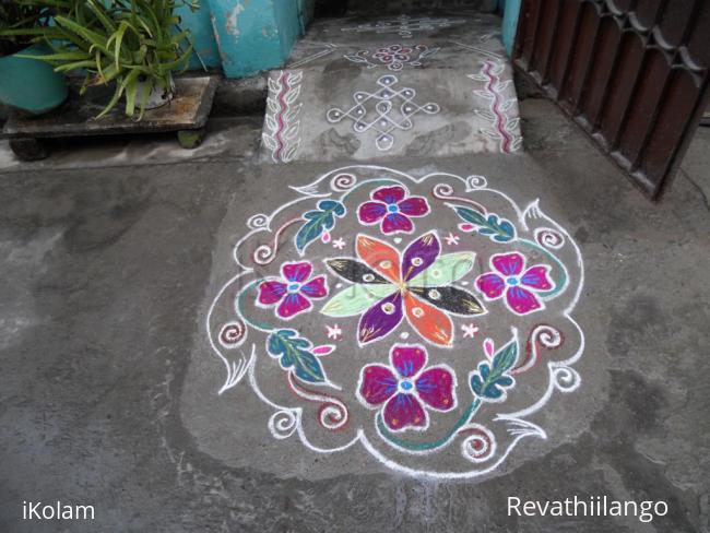 Rangoli: An easy kolam.