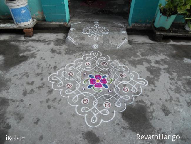 Rangoli: Chikku kolam with flower.