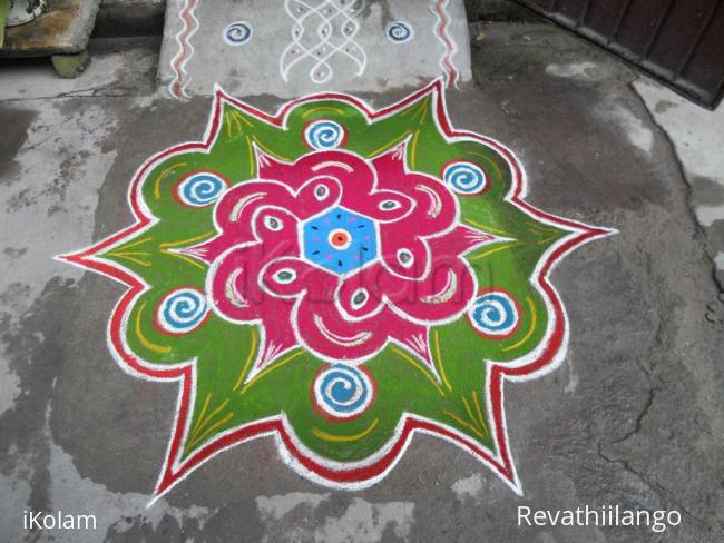 Rangoli: Vishnu Chakaram. Markazhi kolam.