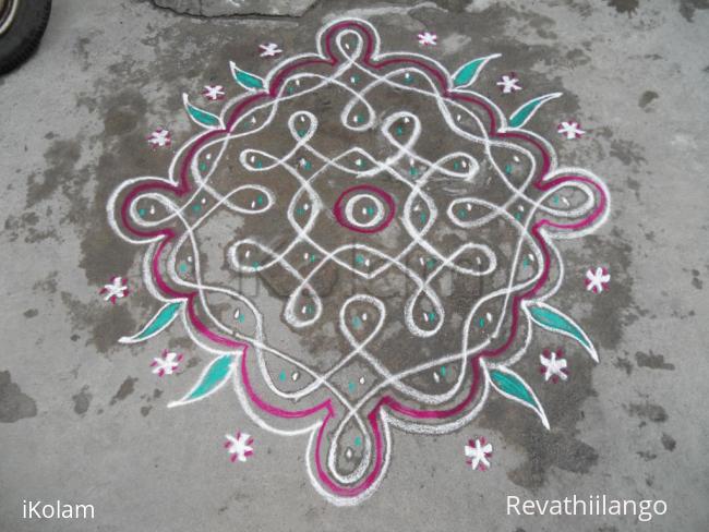 Rangoli: Chikku kolam. Simple.