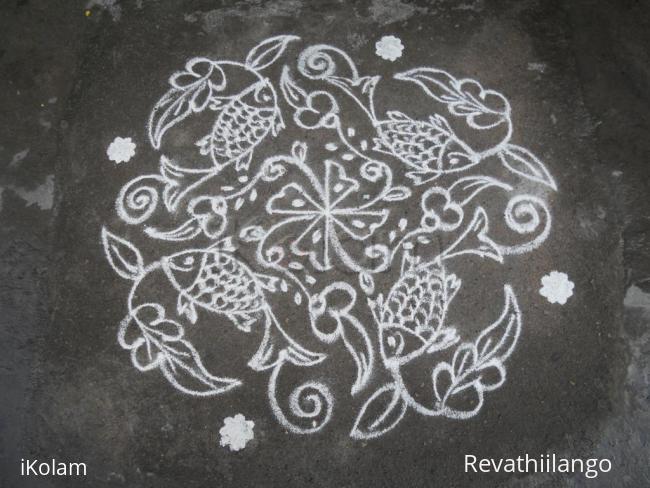 Rangoli: Small fish kolam.