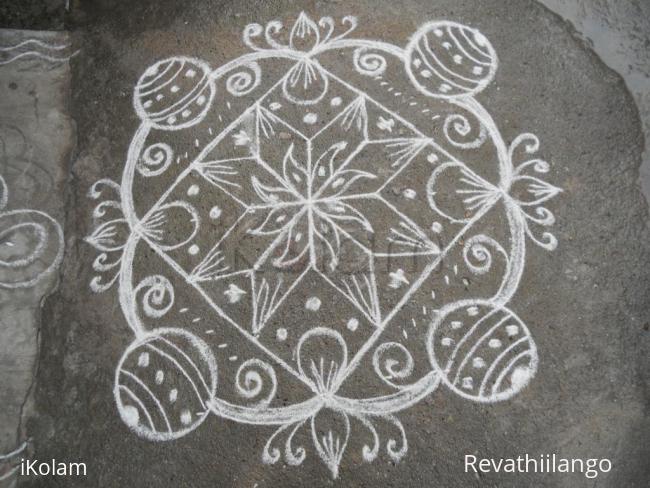 Rangoli: A simple padi kolam.