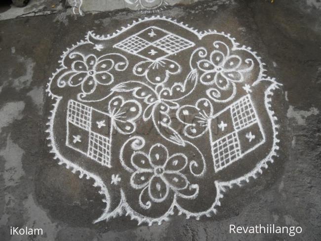 Rangoli: Triangular, Diamond flower kolam.