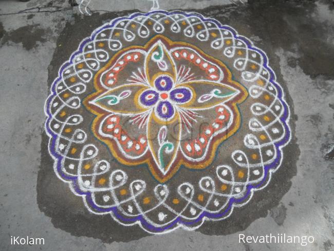 Rangoli: Rev's adi velli rangoli creation.