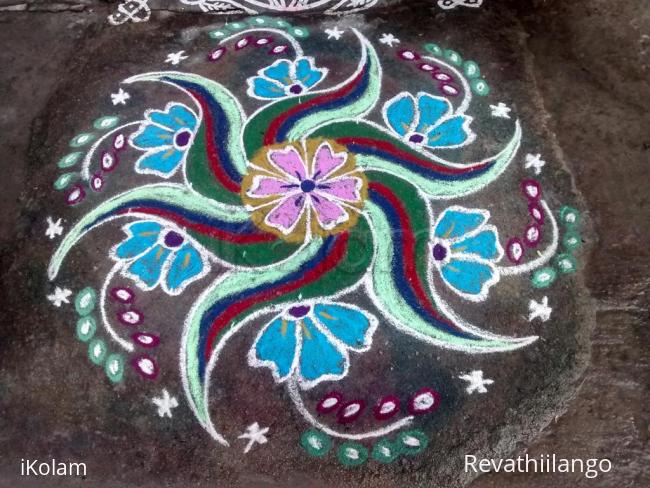 Rangoli: Rev's margazhi kolam 12.