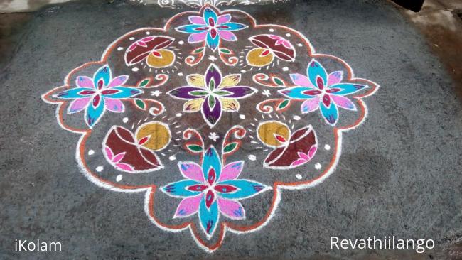 Rangoli: Rev's thai velli deepam kolam.