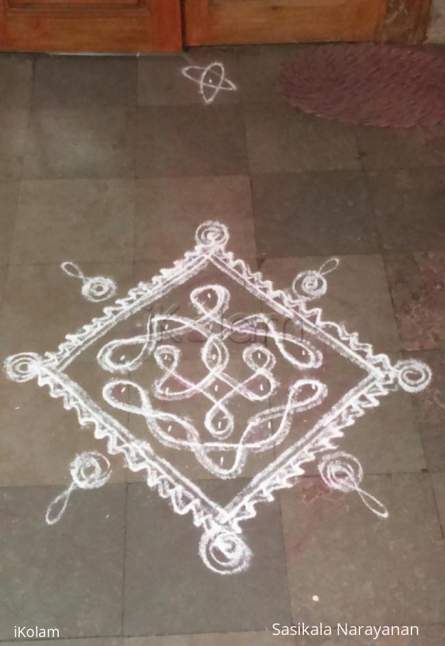 Rangoli:  double stroke kolam 