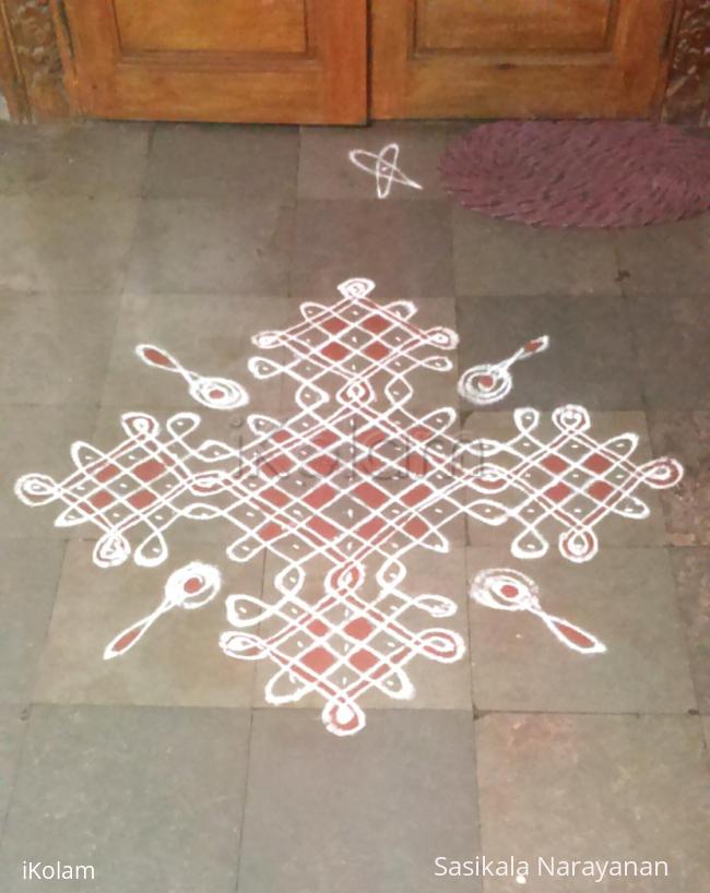 Rangoli: Aadi Velli kolam