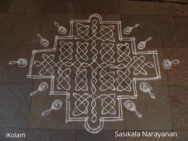 Rangoli: Dotted chikku kolam