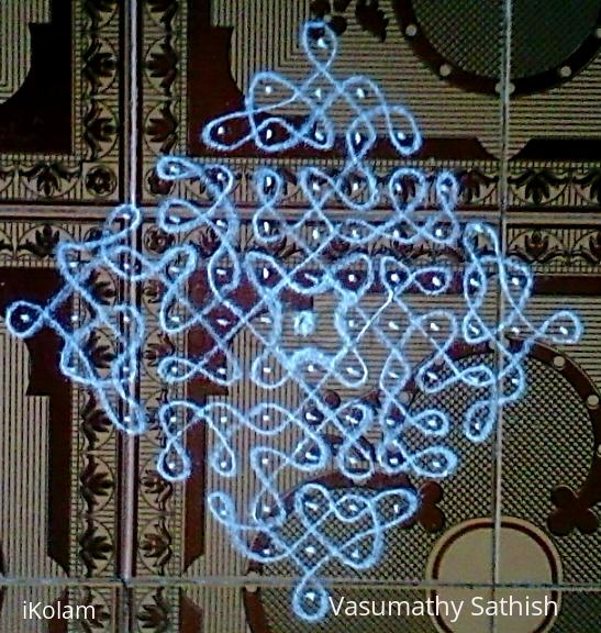 Rangoli: Chikku kolam with 13-1 straight dots.