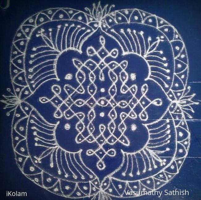 Rangoli: chikku kolam with 11-1 straight dots