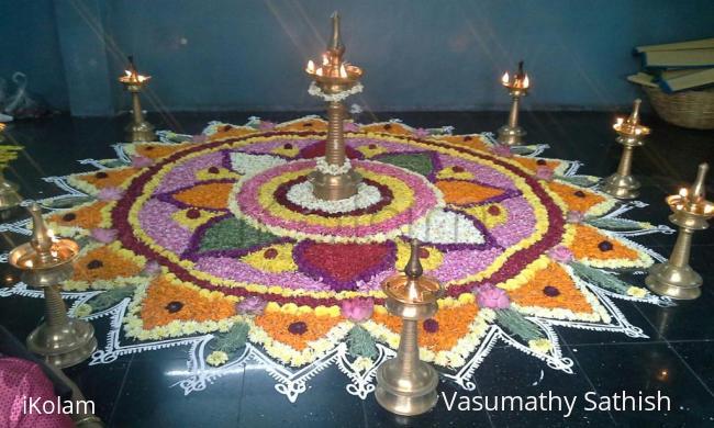 Rangoli: Poo kolam in Nanganallur  Guruvayoorappan koil for Onam 2