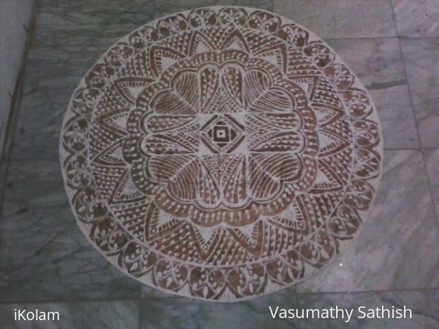 Rangoli: Free hand kolam with rice flour and kavi for margazhi