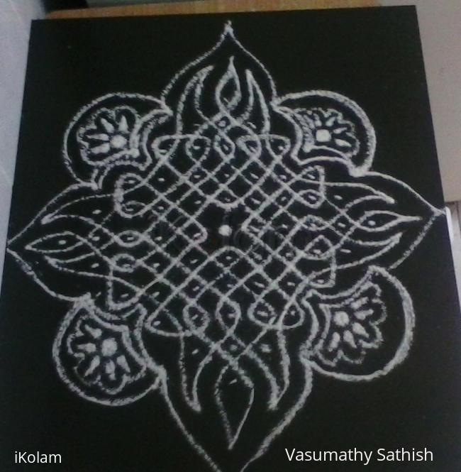 Rangoli: chikku kolam with 11-1 straight dots