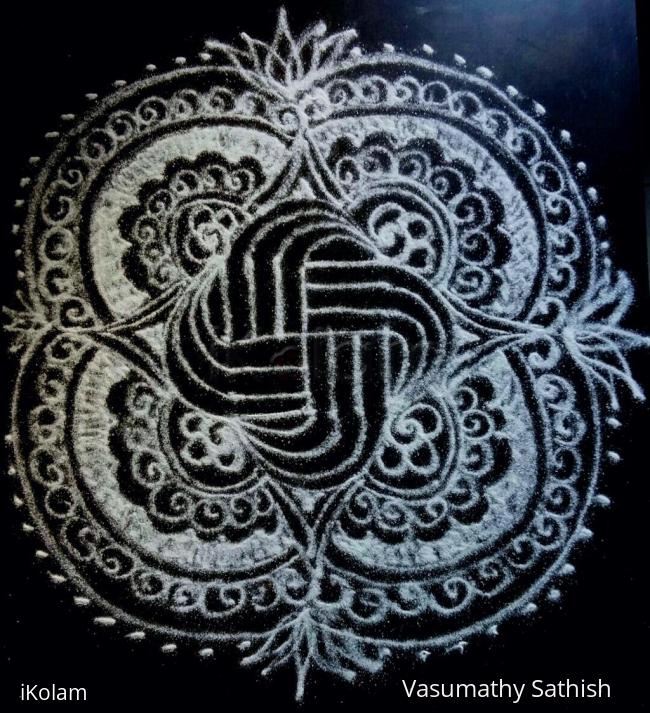 Rangoli: Swastik Padi kolam 