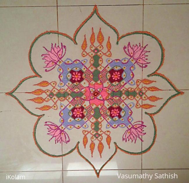 Rangoli: Margazhi Day 14 kolam - A chikku kolam with colours. 