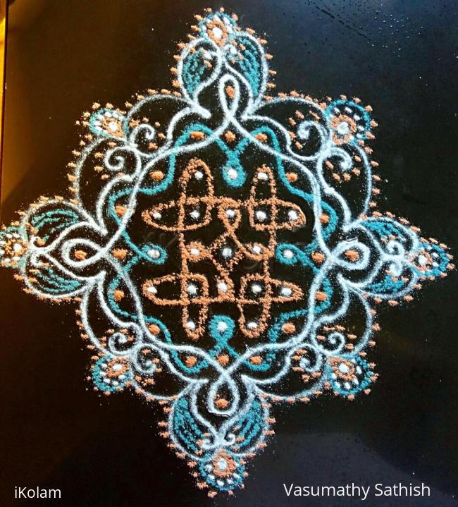 Rangoli: A chikku kolam with 9-1 straight dots 