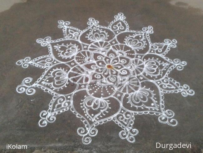 Rangoli: double stroke kolam