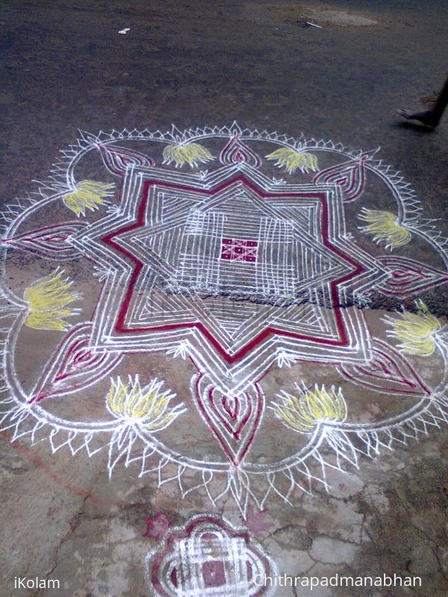 Rangoli: lotus in kanyakolam