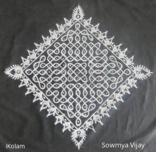 Rangoli: Chikku Kolam in Black and White