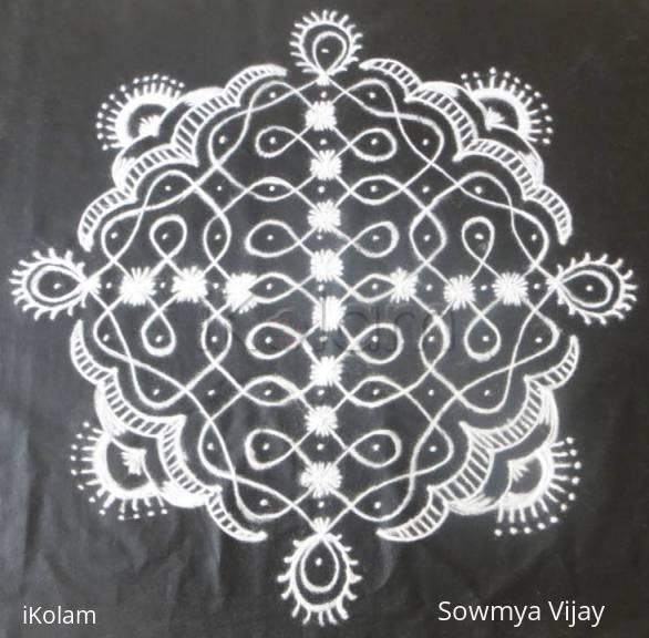 Rangoli: Chikku Kolam in Black and White