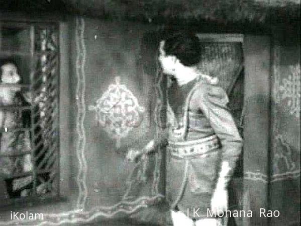 Mural rangOli from an old movie - vlcsnap-349643.JPG