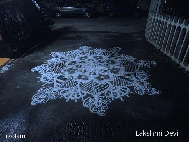 Rangoli: free hand kolam