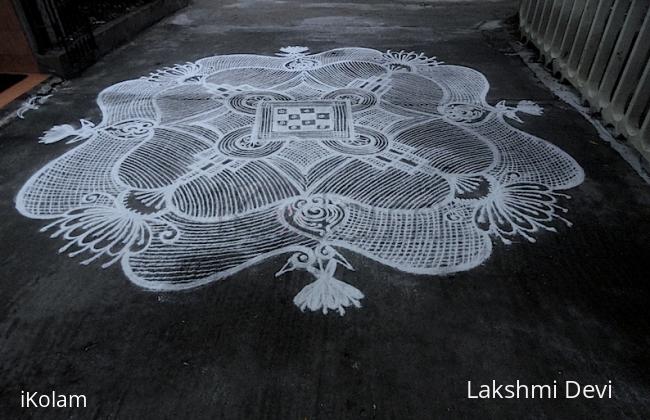 Rangoli: Margazhi Kolam