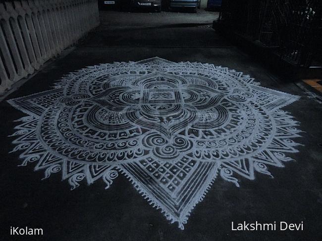 Rangoli: Margazhi Kolam