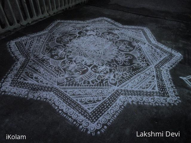 Rangoli: free hand kolam