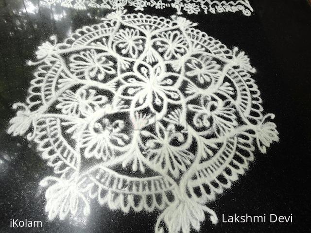 Rangoli: beginner kolam