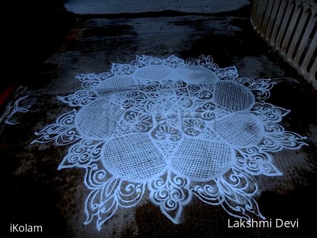 Rangoli: free hand kolam